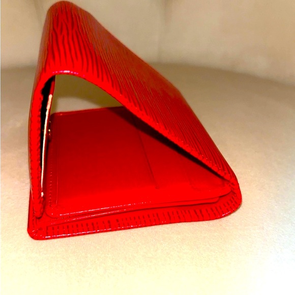 Authentic Louis Vuitton Epi Snap Wallet - Serial Code: CA0956. - Picture 5 of 8
